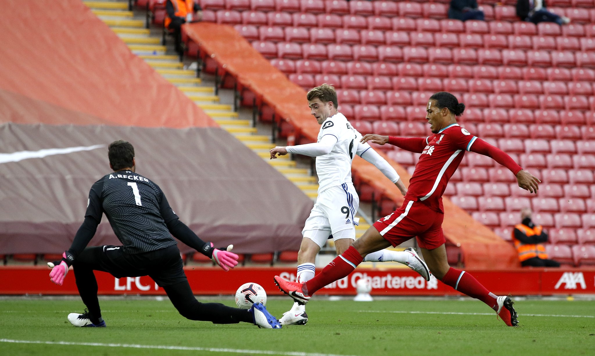 局限于边路 局限于边路